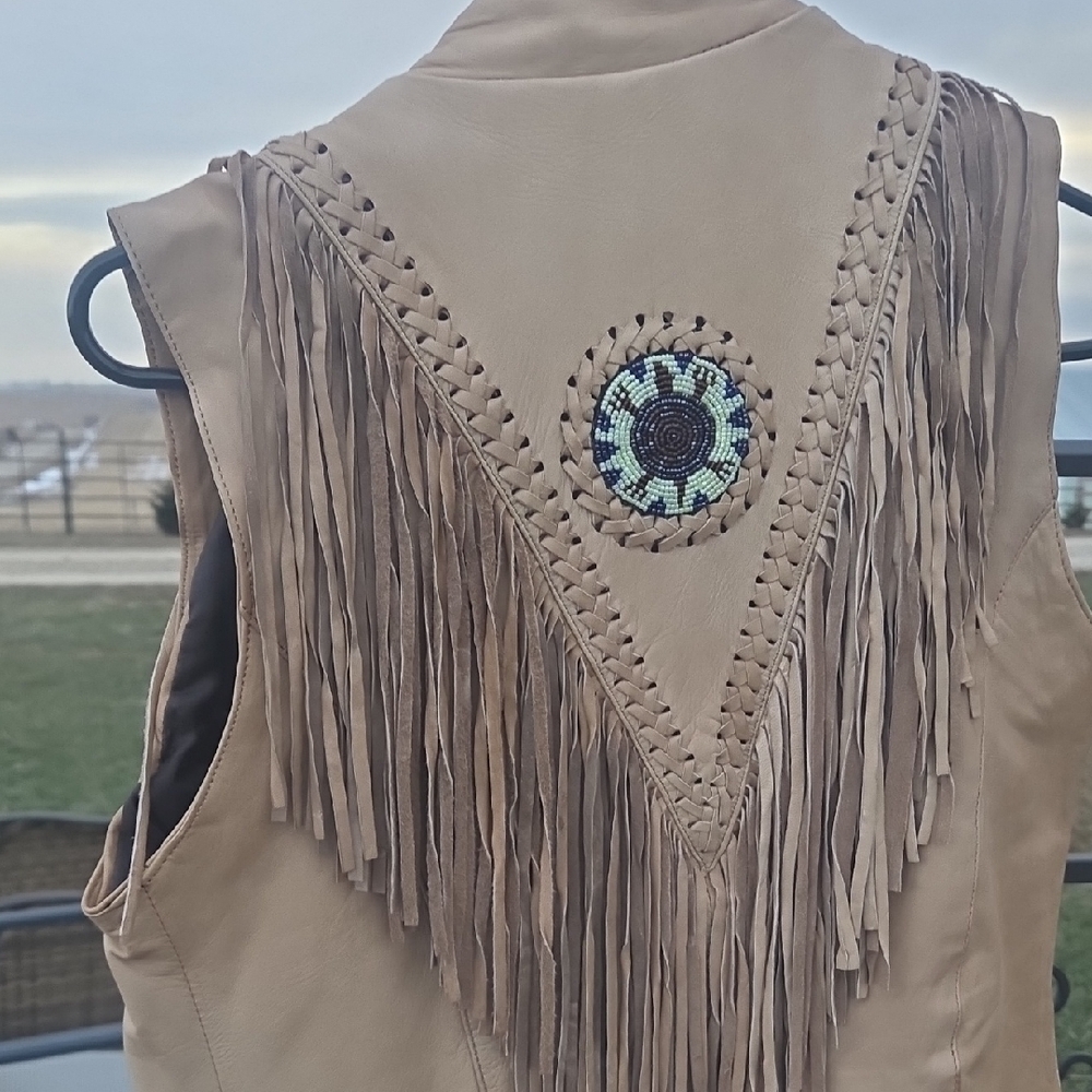 Beige Leather Vest with Fringe. - Picture 6 of 7